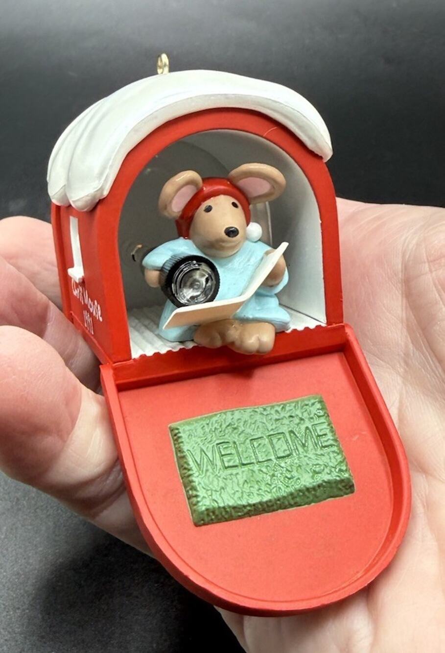 Hallmark Chris Mouse Mail CHRISTMAS ORNAMENT Magic Light 1991 Mailbox No Box L19